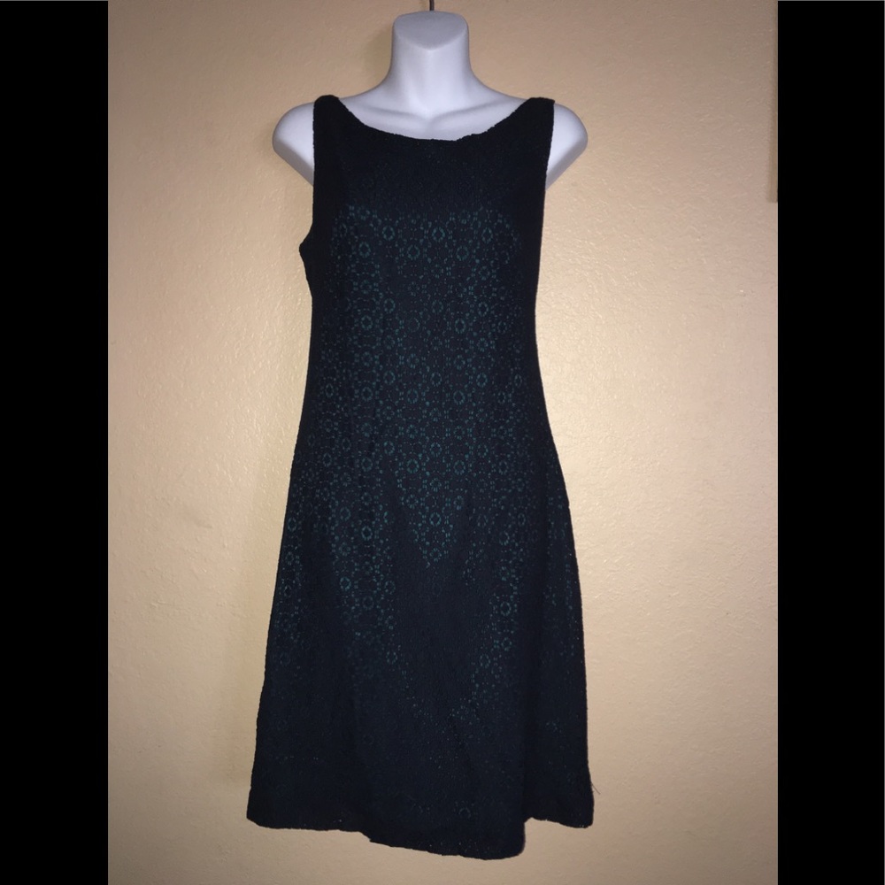 Tahari Women’s Sleeveless Lace Dress fully lined